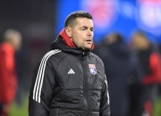 半岛体育vip注册-包含里昂主帅面临下课压力，球队整体表现疲软的词条