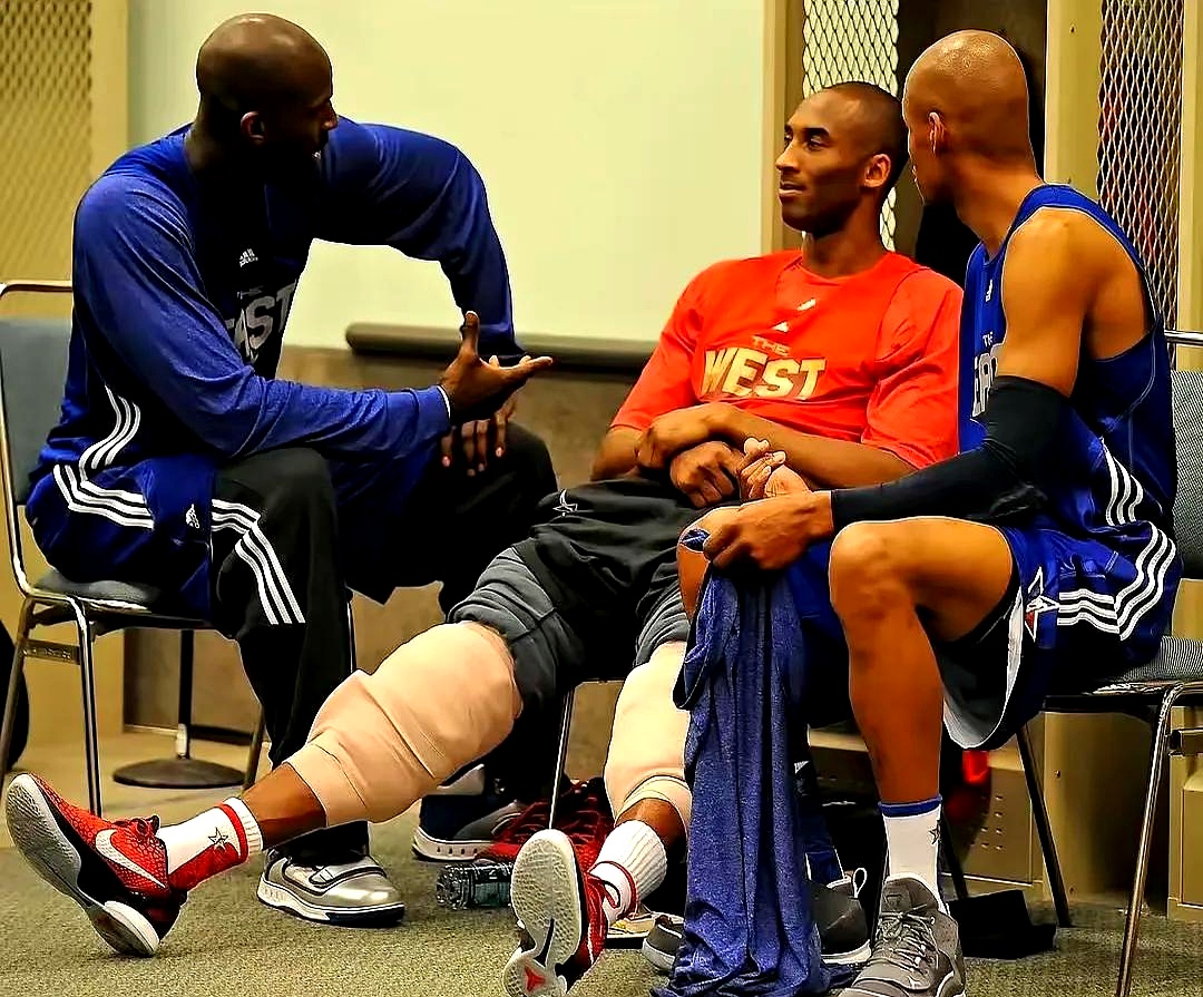 球员们在场上相互配合默契无间 球员们在场上相互配合默契无间