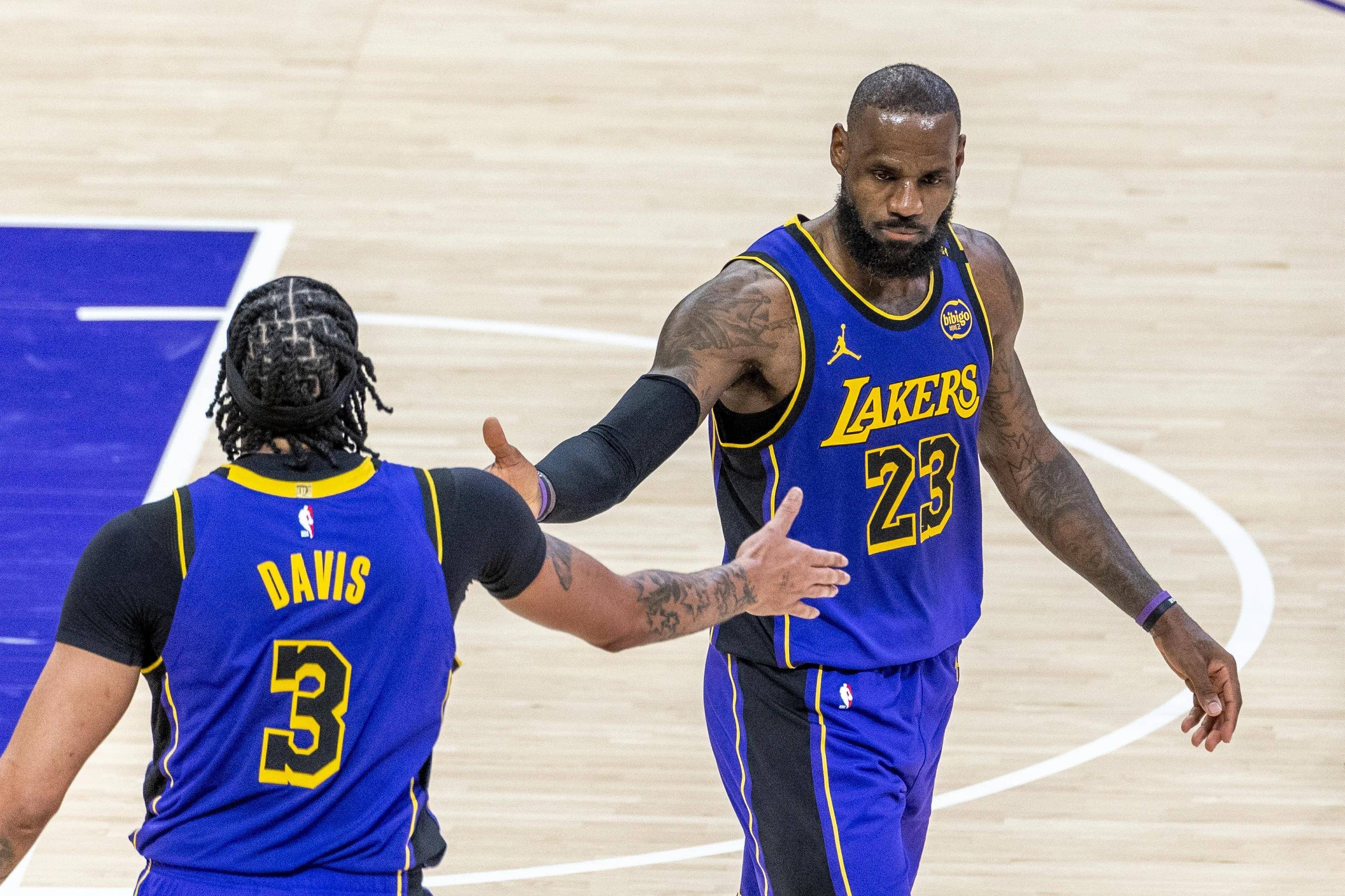 湖人主场告捷,戈贝尔无可阻挡 湖人主场告捷,戈贝尔无可阻挡