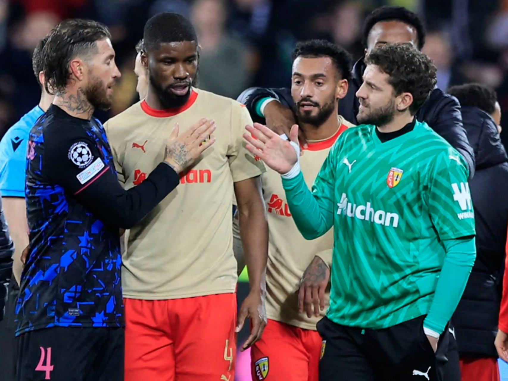 关于塞维利亚大胜巴伦西亚，稳居欧冠席位的信息