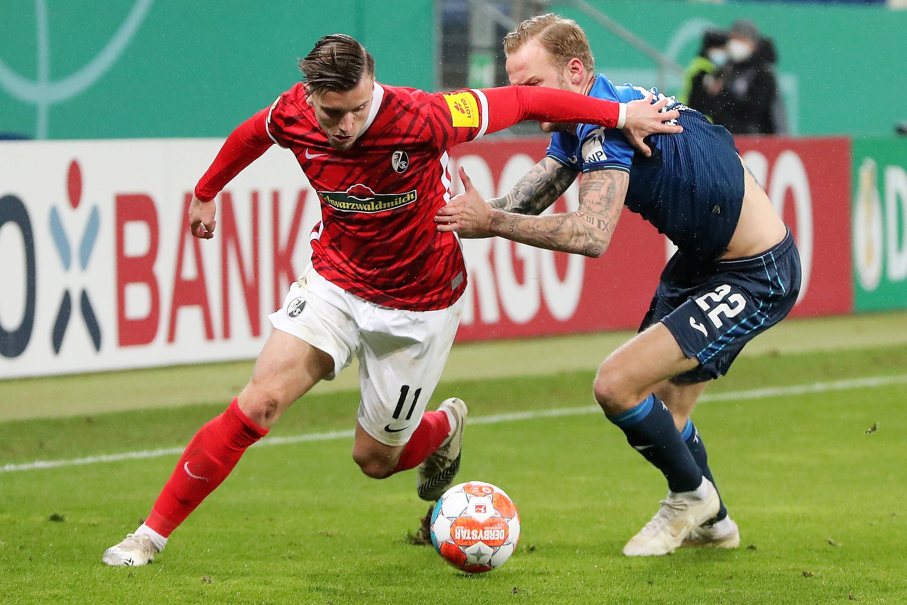 关于令人振奋的足球比赛,女队势不可挡的信息 关于令人振奋的足球比赛,女队势不可挡的信息