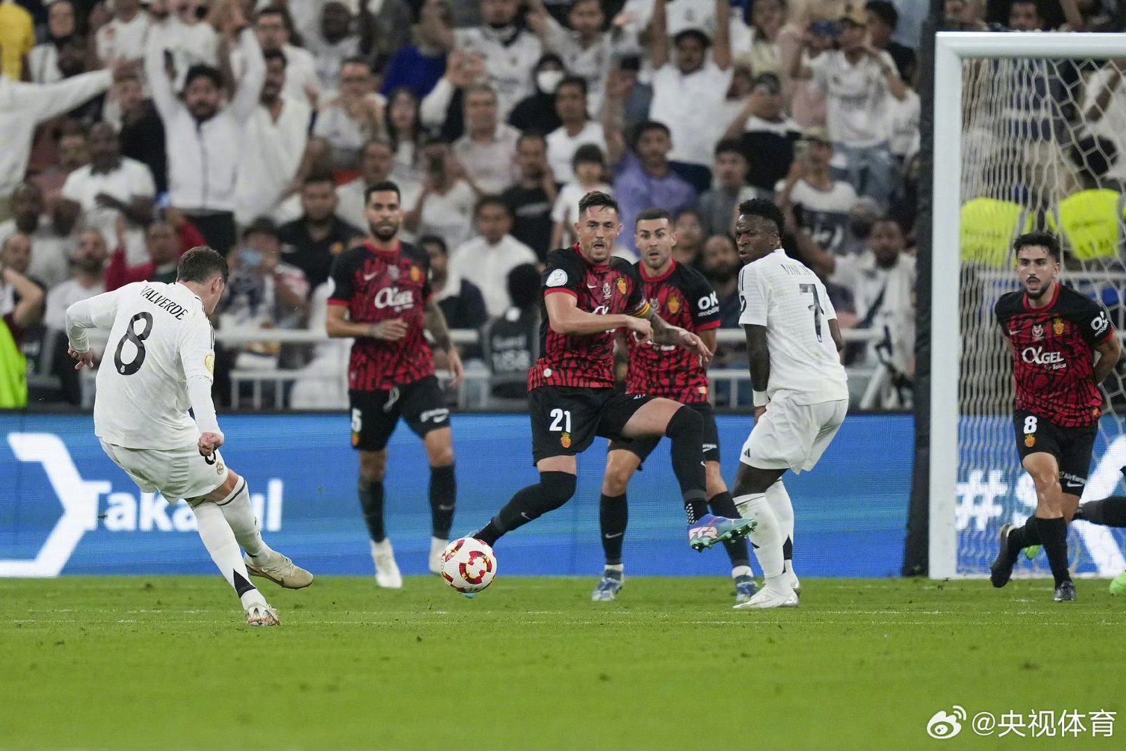 西班牙队晋级半决赛，实力强劲