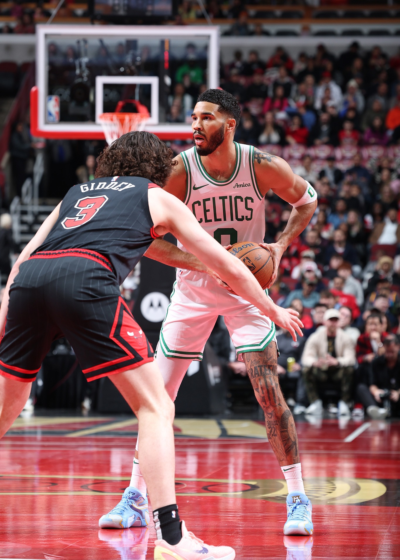 公牛球员连续投进致胜一球,成为焦点 公牛球员连续投进致胜一球,成为焦点