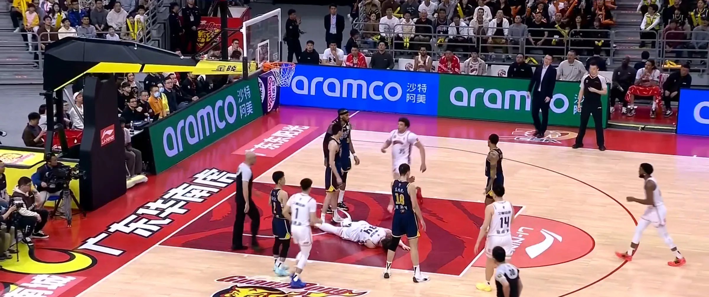 联赛争夺激烈，球队实力逐渐暴露的简单介绍