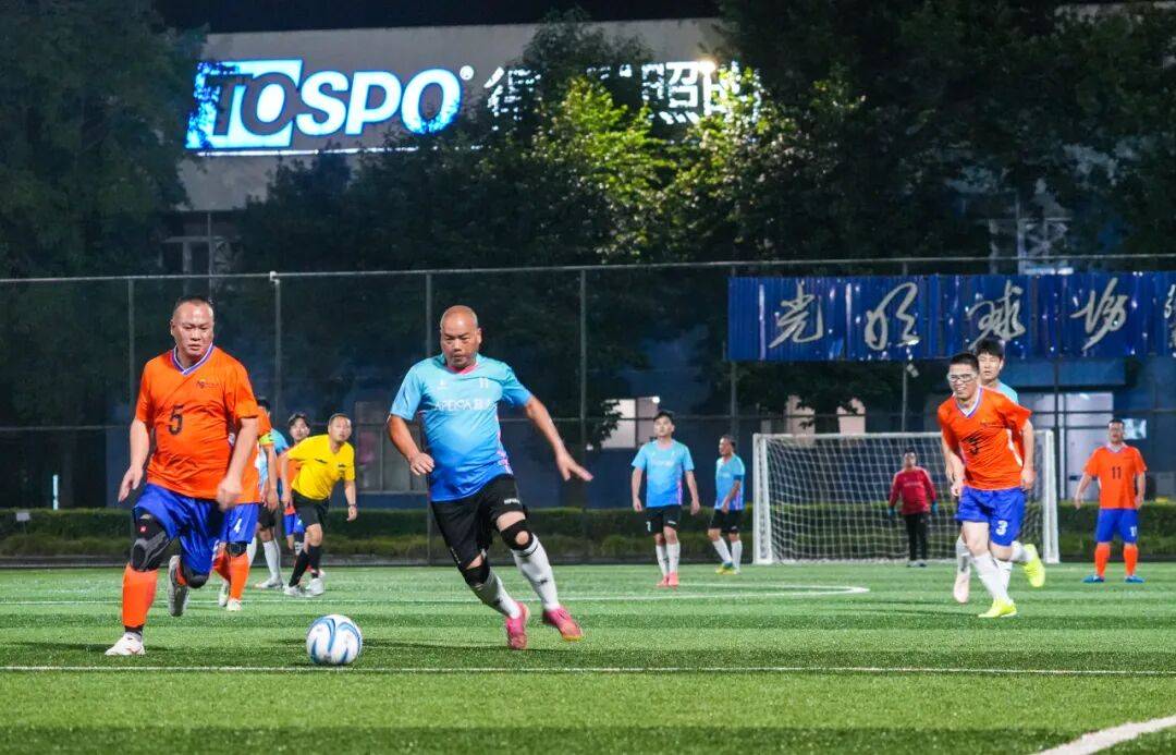 关于国内足球比赛的激情对决让人心潮澎湃的信息 关于国内足球比赛的激情对决让人心潮澎湃的信息