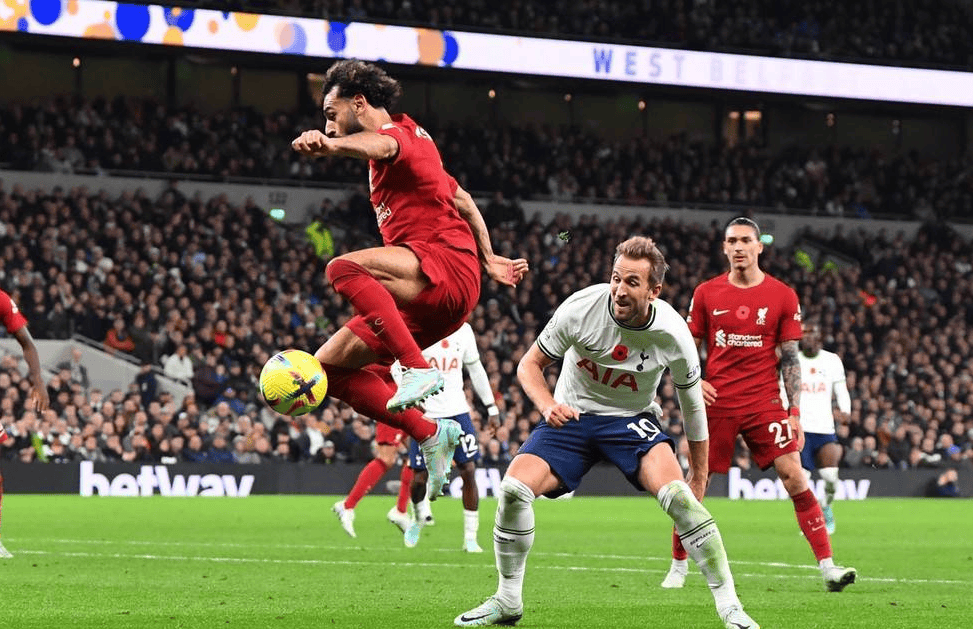 包含利物浦进攻键出大腿，破解对手防守的词条