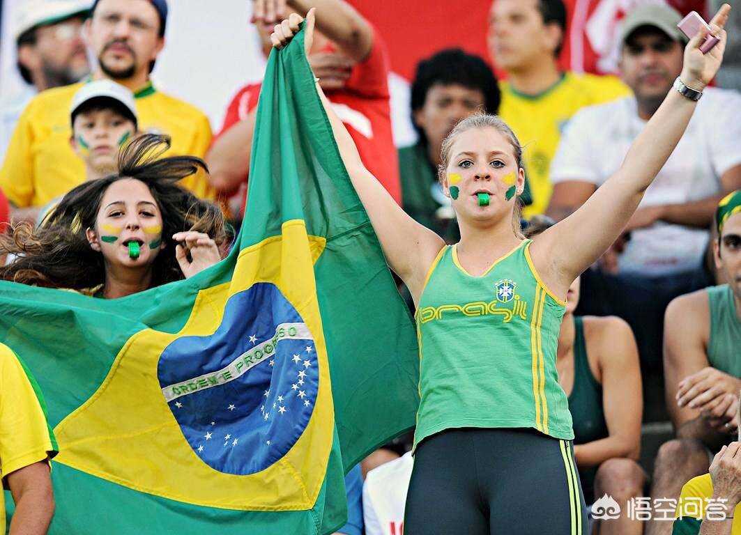 俄罗斯女子排球队携手晋级四强 俄罗斯女子排球队携手晋级四强