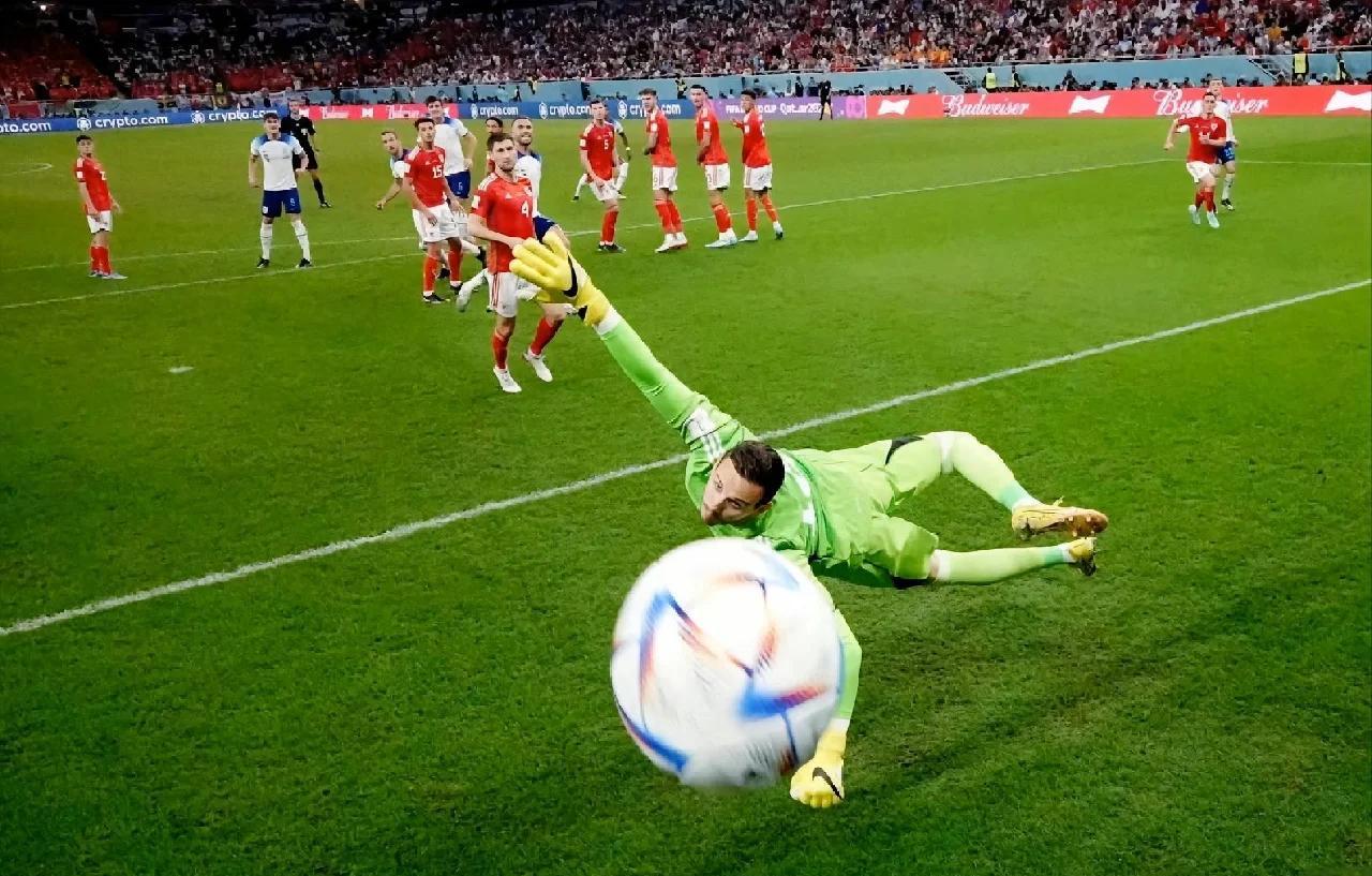 包含爱尔兰与威尔士友谊赛上展开激烈对抗的词条