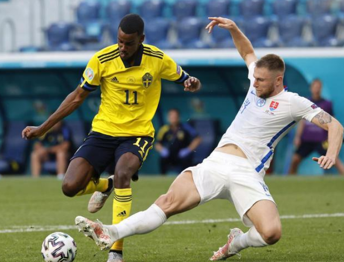 包含铁卫表现出色，完美防守助球队锁定胜利的词条