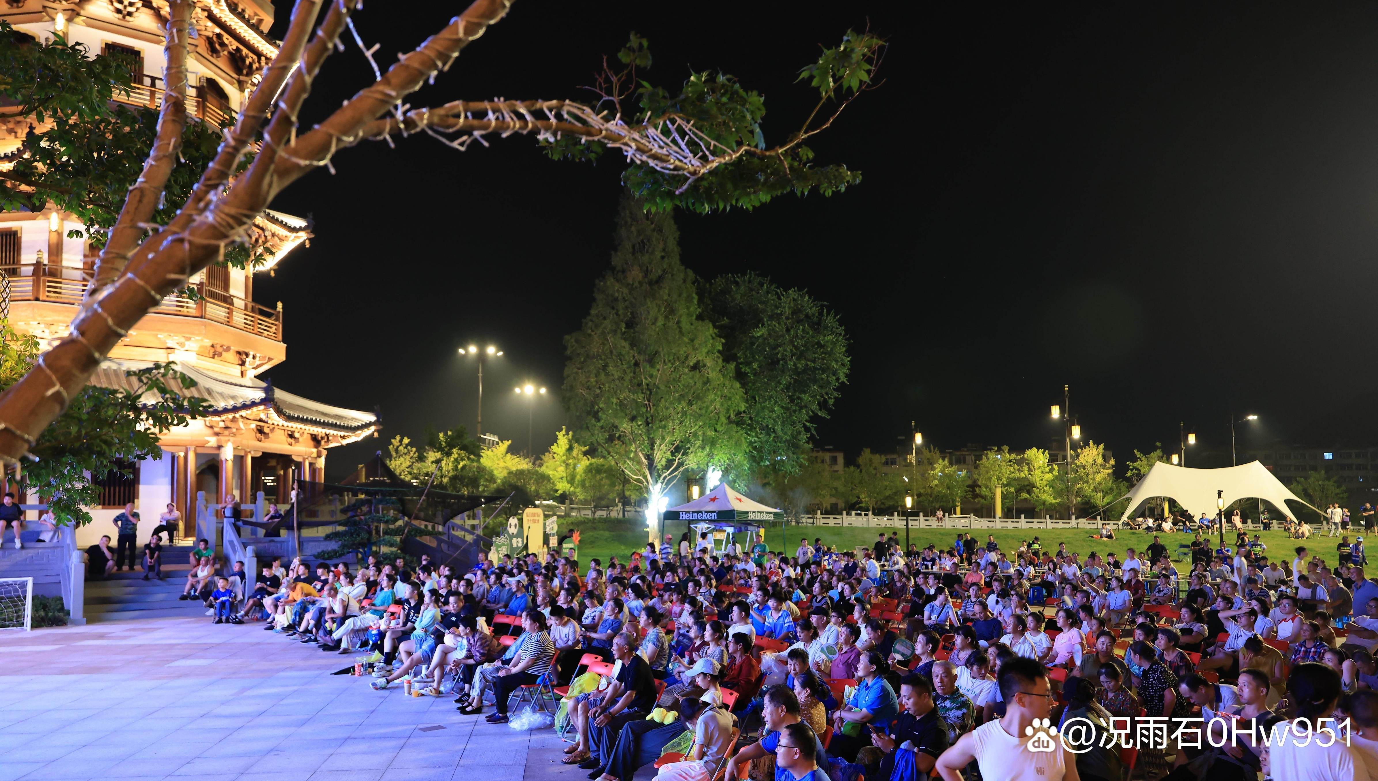 球迷狂欢！精彩比赛引发观众热情