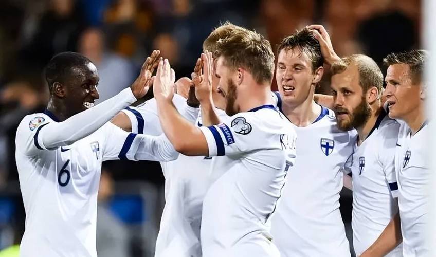 芬兰成功晋级四强,全队欢呼 芬兰成功晋级四强,全队欢呼