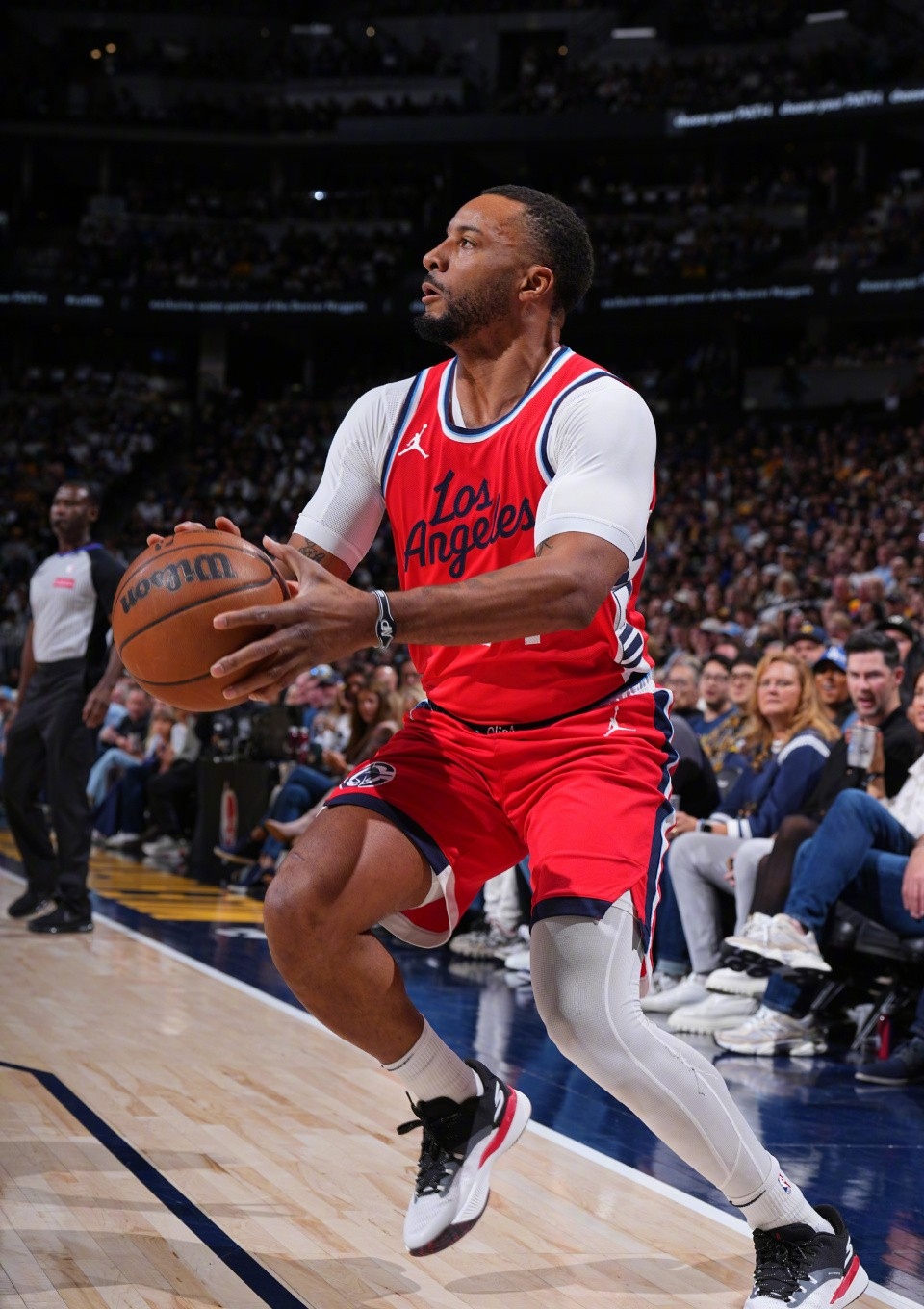 猛龙客场惨遭快船逆转