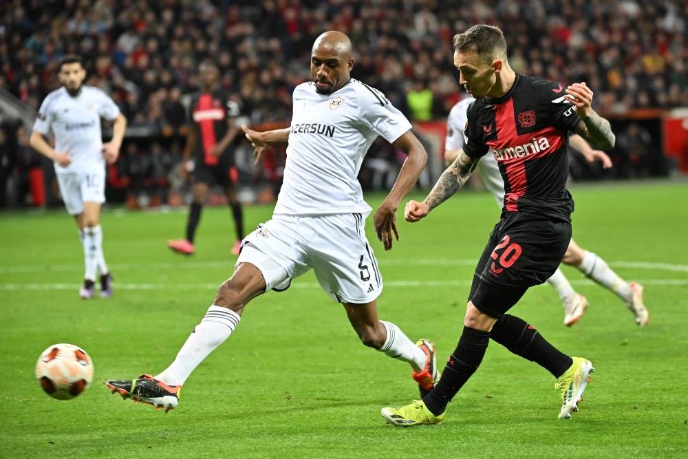 包含霍芬海姆客场逼平勒沃库森，全队表现火力全开积分榜创新高的词条