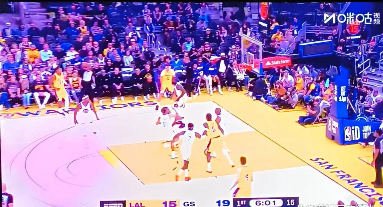 勇士击败湖人，豪取近期胜利