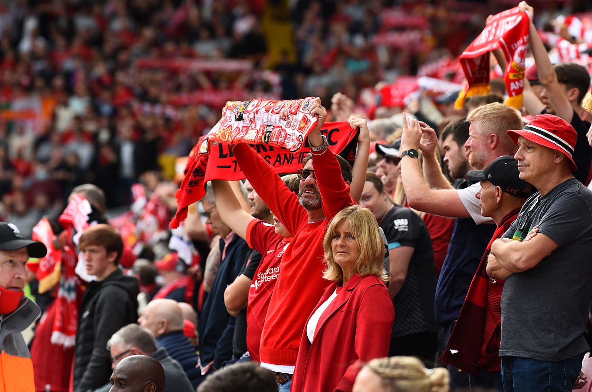 俄罗斯队实现翻盘，赢得球迷掌声