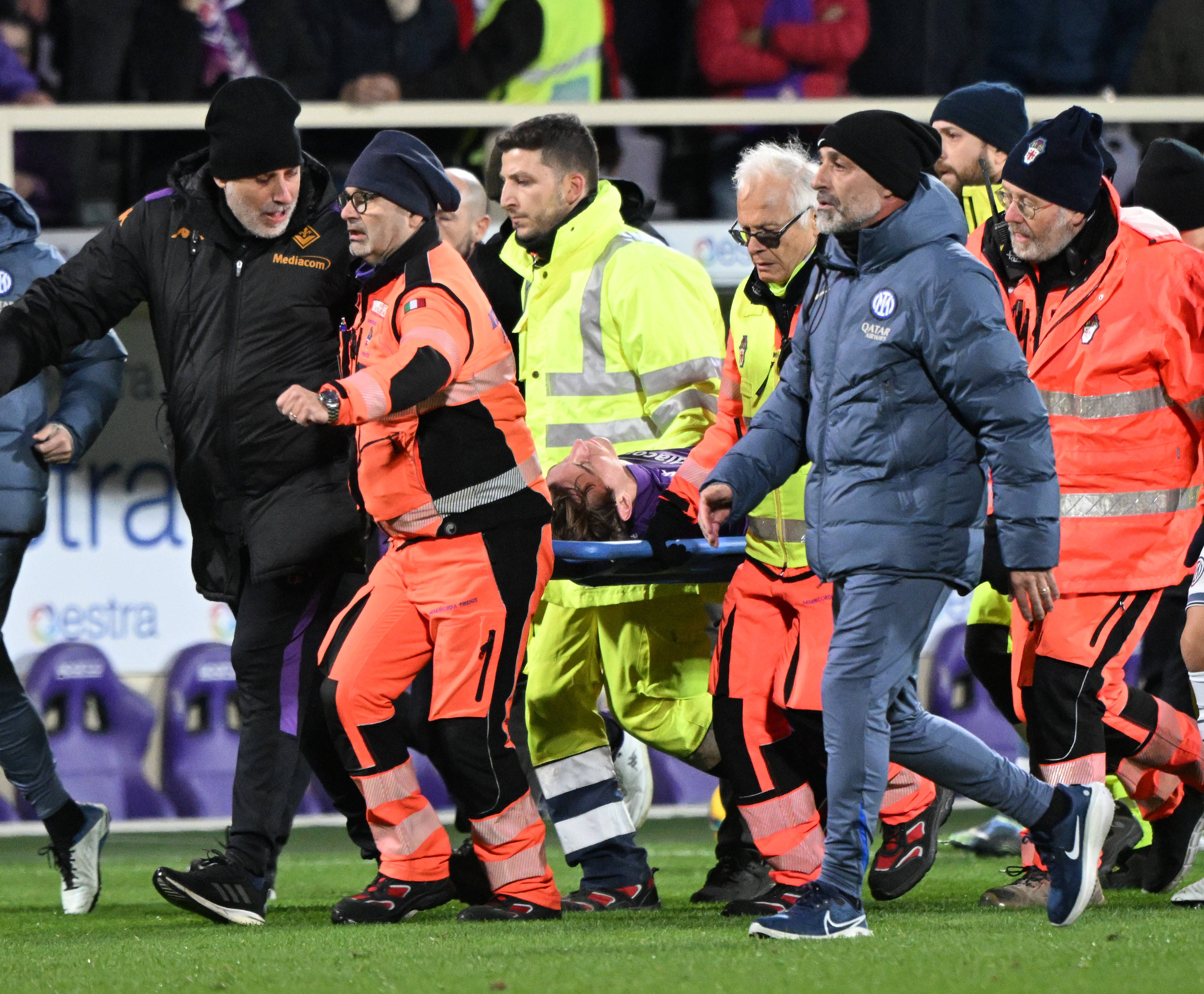 包含罗马球迷闹场事件,意甲风波不断,联赛形势动荡的词条 包含罗马球迷闹场事件,意甲风波不断,联赛形势动荡的词条